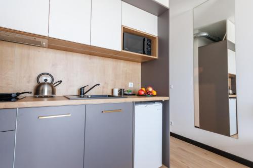 zeus apartments