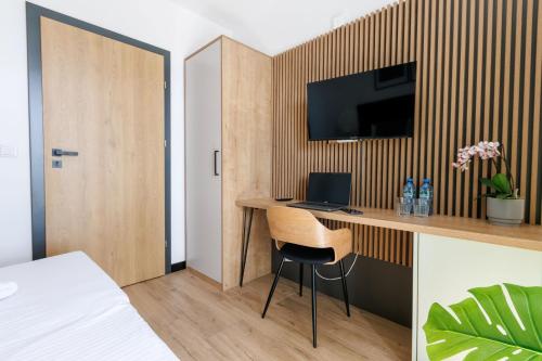 zeus apartments