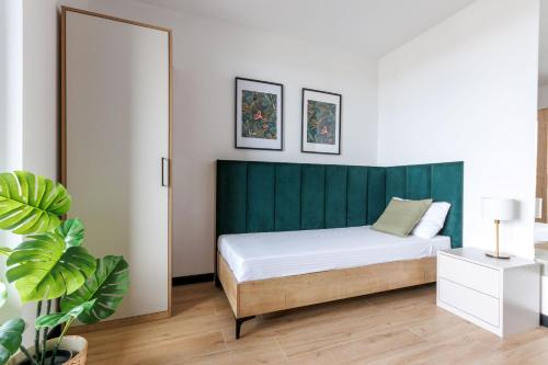 zeus apartments