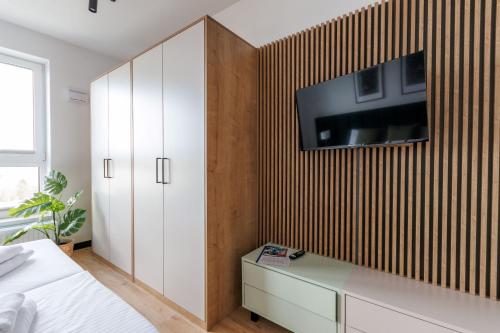 zeus apartments
