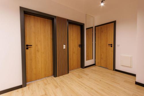 zeus apartments