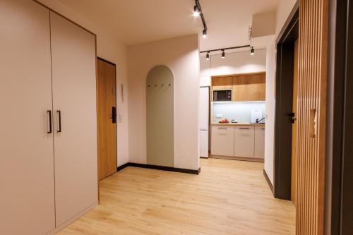 zeus apartments