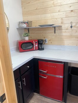 Cowboy Cabin,,3 star