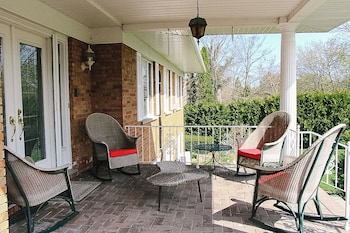 the brentwood waterfront retreat