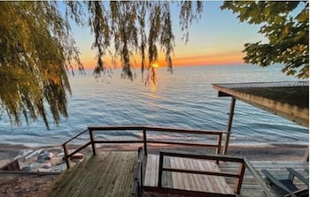 the brentwood waterfront retreat