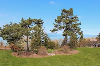 the brentwood waterfront retreat