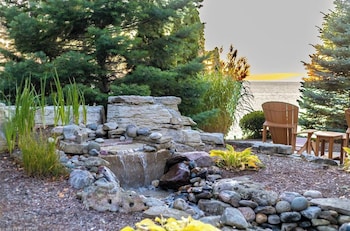 the brentwood waterfront retreat