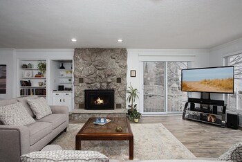 the brentwood waterfront retreat
