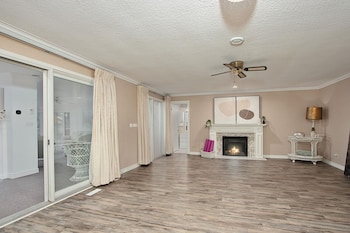 the brentwood waterfront retreat