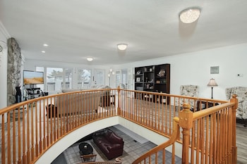 the brentwood waterfront retreat