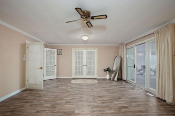 the brentwood waterfront retreat