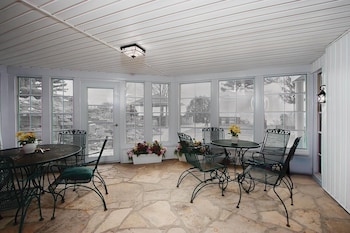 the brentwood waterfront retreat