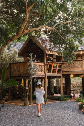ban maebo local stay
