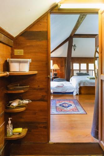 ban maebo local stay