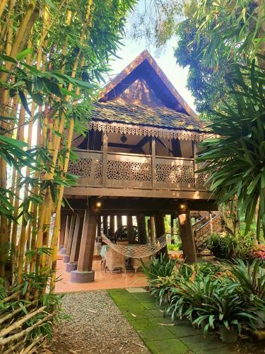 ban maebo local stay