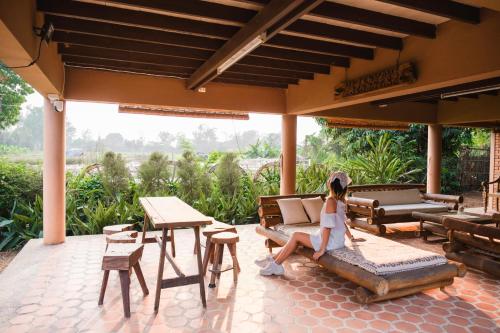 ban maebo local stay