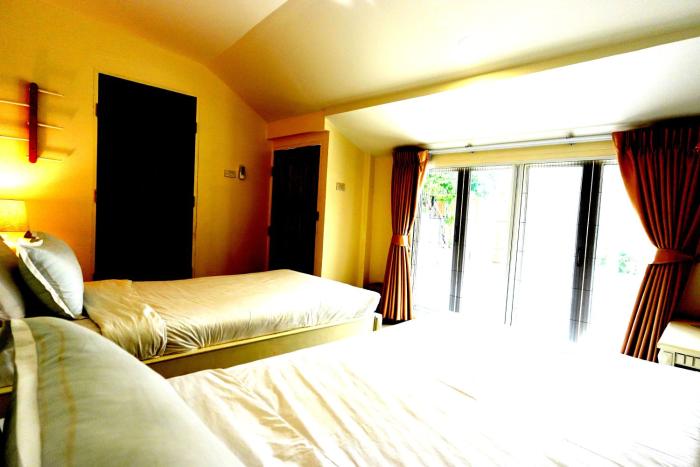 to the moon guesthouse