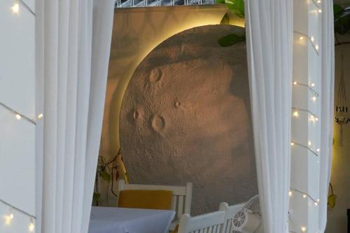 to the moon guesthouse