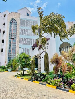 luxury oceanline apartment shaza