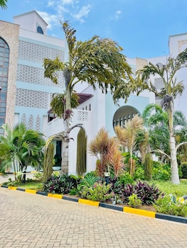 luxury oceanline apartment shaza