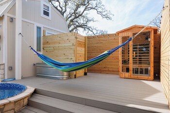 secluded luxury couples cabin sauna pool
