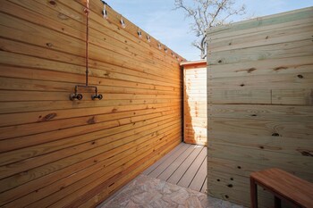 secluded luxury couples cabin sauna pool