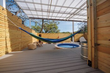 secluded luxury couples cabin sauna pool