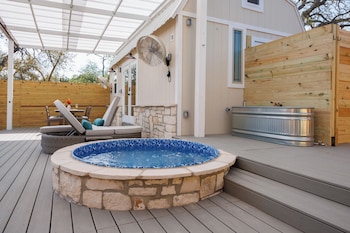 secluded luxury couples cabin sauna pool