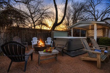 leicht haus hot tub and fire pit 5 blks to marktplatz