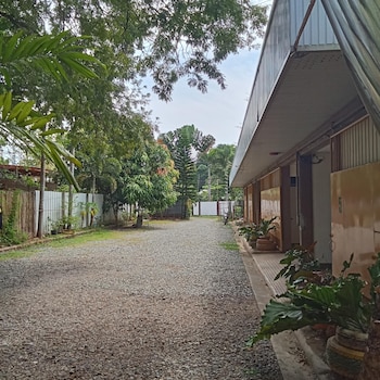 Moonlight Lodge,,2 star