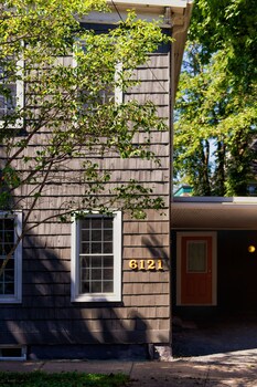 downtown sustainable garden house