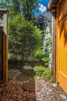 downtown sustainable garden house