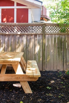 downtown sustainable garden house