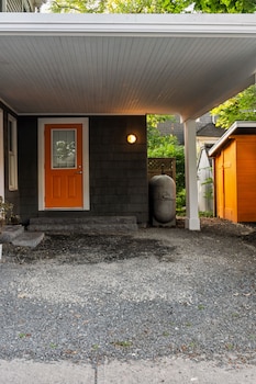 downtown sustainable garden house