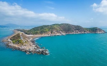 sanya qixili hotel free two wheeled electric bike ride around the island
