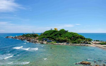 sanya qixili hotel free two wheeled electric bike ride around the island