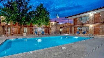 Stagecoach Inn,,2 star