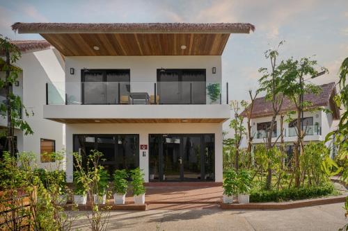 royal beach resort and residence by ehm