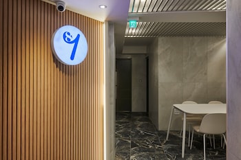 eight rest hostel jong no