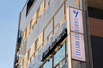 eight rest hostel jong no