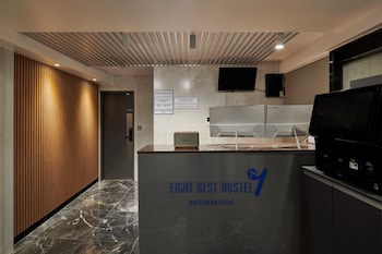 eight rest hostel jong no