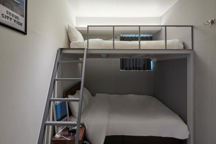 eight rest hostel jong no
