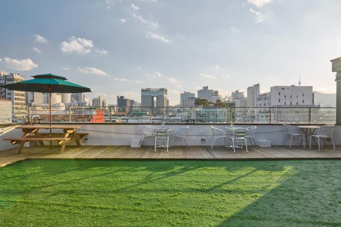 eight rest hostel jong no