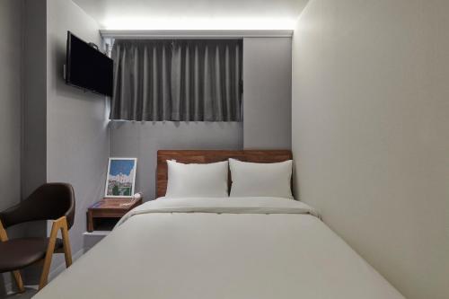 eight rest hostel jong no