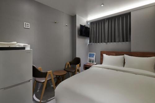 eight rest hostel jong no