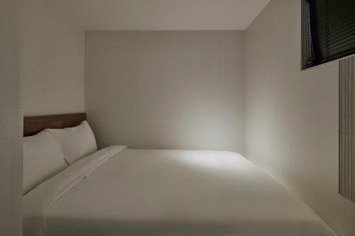 eight rest hostel jong no