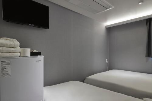 eight rest hostel jong no