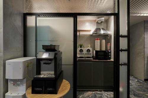 eight rest hostel jong no