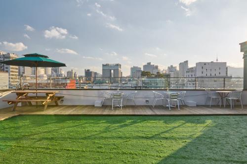 eight rest hostel jong no
