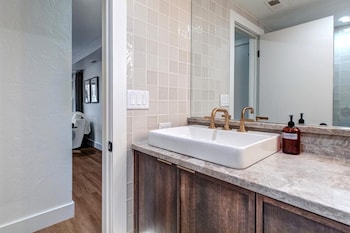 kbm resorts hidden creek bright and airy near canyons cabriolet gas fireplace private hot tub comm summer pool hct 26c